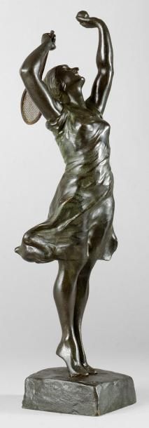 null Superbe sculpture en bronze. ca 1930. «Suzanne Lenglen au service». Signée J....