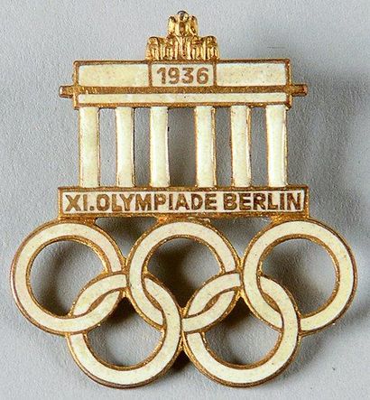 null 1936. Berlin. Broche émaillée des Jeux Olympiques. Dim. 30 x 30 mm.