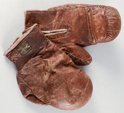 null 1948. Londres. Paire de gants portée par Pascual Perze boxeur Argentin lors...