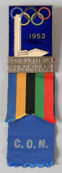 null 1952. Helsinki. Badge C.O.N. du Comité National Olympique. Métal argenté emaillé...