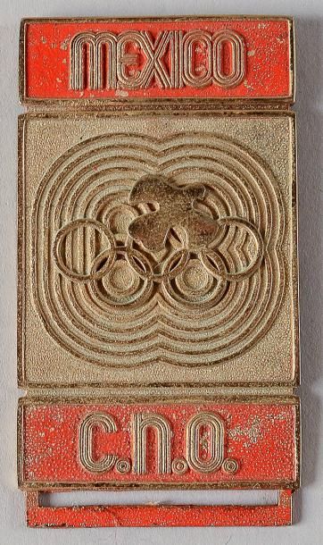 null 1968. Mexico. Badge C.N.O. du Comité National Olympique. En métal argenté. Dim....