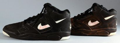null Chaussures gauches de la marque Nike portées et signées par Scottie Pippen et...