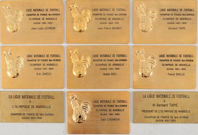 null Lot de 8 plaques en métal doré commémoratives du titre de Champion de France...