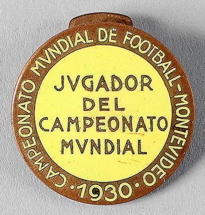 null Rare badge officiel «Joueur» pour la Coupe du Monde 1930 en Uruguay. En bronze...