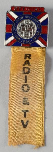 null Badge officiel «Radio & Tv» de la Coupe du Monde 1966 en Angleterre. Bronze...