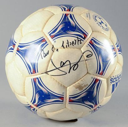 null Ballon utilisé lors de la 1/ 2 finale de la Coupe du Monde 1998 entre la France...