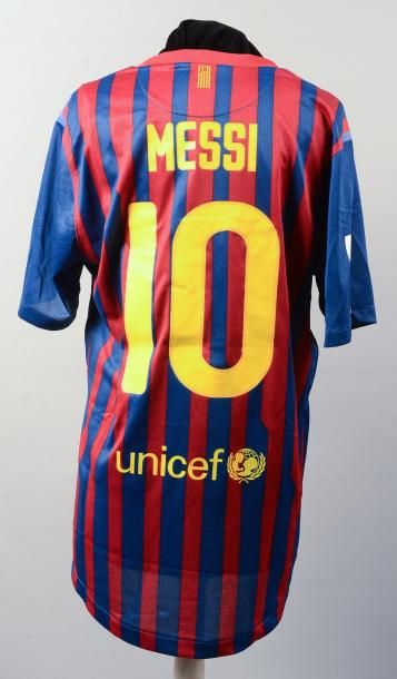 null Maillot porté par Lionel Messi n° 10 avec l'équipe du F.C. Barcelone lors de...