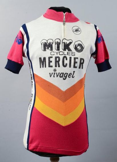 null Lot de 3 maillots officiels portés par des coureurs de l'équipe Miko-Mercier...
