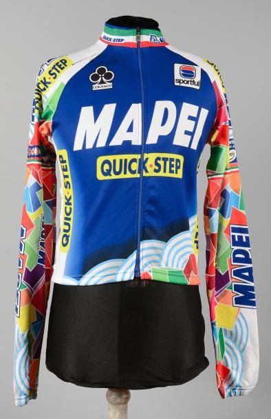 null Maillot porté par Michele Bartoli avec l'équipe MAPEI en 2001. Il fut vainqueur...