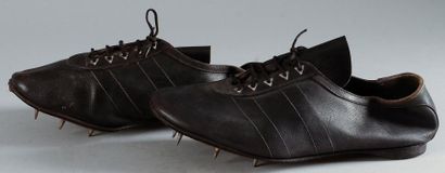 null Paire de pointes de sprinteur en cuir noir vers 1930