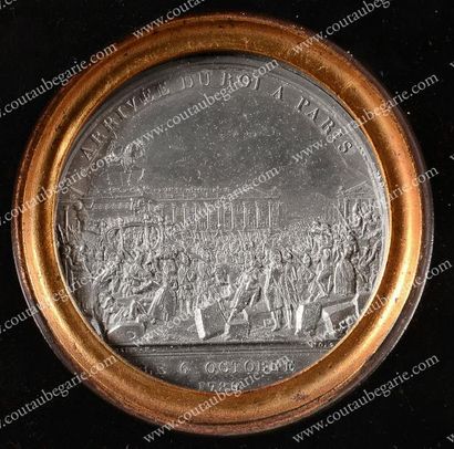null Louis XVI, roi de France. Médaille en étain, signée Andrieu, figurant sur une...