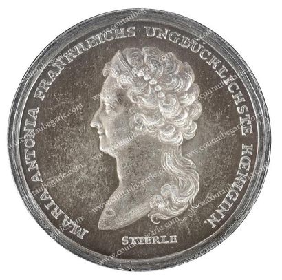 null Marie Antoinette, reine de France. Médaille en argent, signée Stierle, au profil...