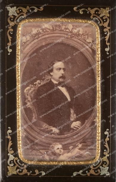 null Henri V, comte de Chambord. Portrait photographique ancien représentant le prince...