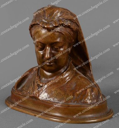 MAUBERT L. Ecole du XIXe siècle Buste de la reine Victoria de Grande-Bretagne. Bronze...