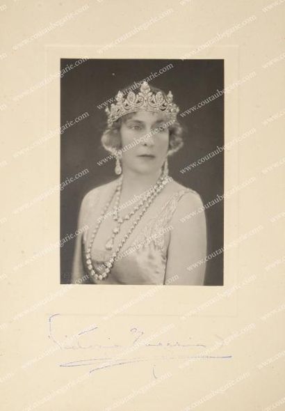 null Victoria-Eugénie, reine d'Espagne (1887-1969). Portrait photographique signé...