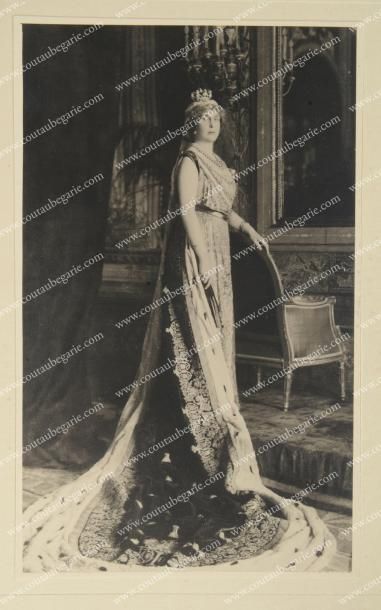 null Victoria-Eugénie, reine d'Espagne (1887-1969). Portrait photographique, la représentant...