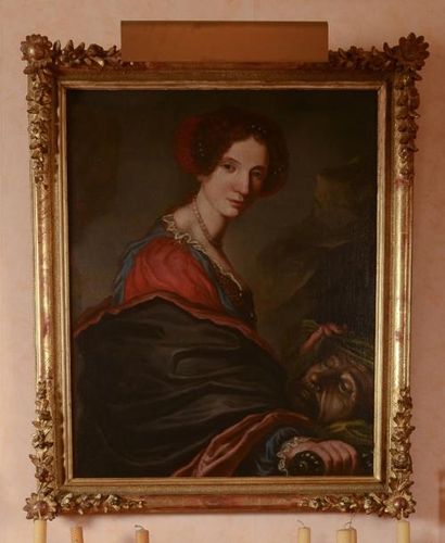 École FRANÇAISE du XVIIIe siècle Portrait de femme en Judith Toile 79 x 64 cm Restaurations...