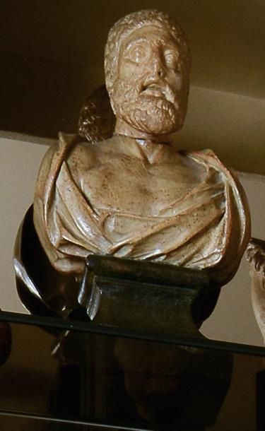 null Buste d'homme en bois, tête en albâtre. XVIIe siècle Accidents H: 31cm