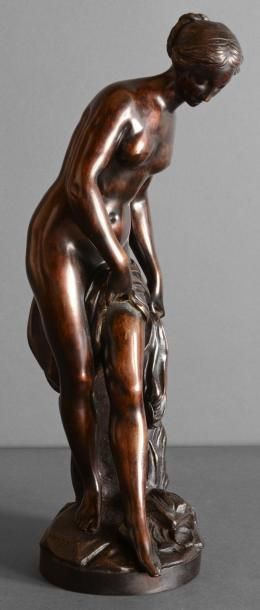 Etienne Maurice FALCONET (1761-1791). d'après Nymphe decendant au bain. Bronze H.:40...