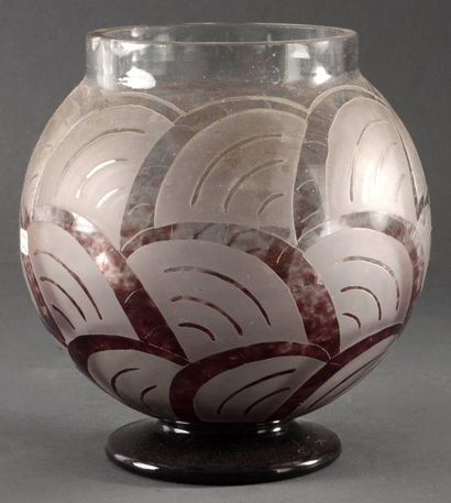 Charles SCHNEIDER Le Verre Français Vase boule en verre fumé à décor de (Eclats au...