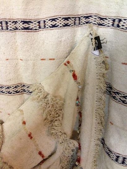 null Couverture, Mali, collectée vers 1930-1950, tissage en coton blanc et laine...