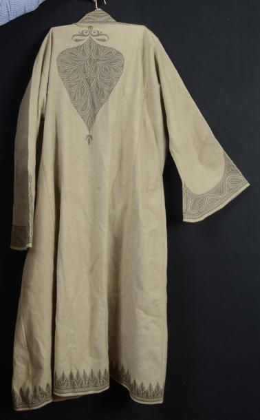 null Manteau, Inde, fin du XIXe siècle-début du XXe siècle, drap cachemire gris clair...