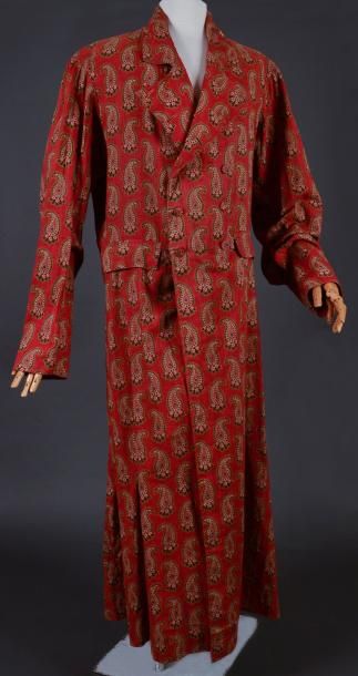 null Robe de chambre d'homme, milieu du XIXe siècle, en toile imprimée rouge à décor...