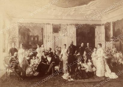 null Alexandre III et sa famille. Tirage photographique ancien du célèbre tableau...