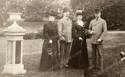 null Alexandre III, empereur de Russie et sa famille. Rare ensemble de neuf photographies...