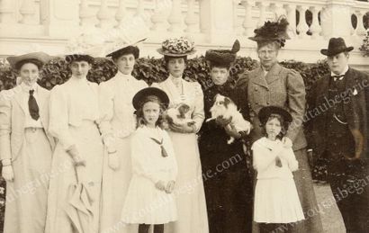 null Alexandre III, empereur de Russie et sa famille. Rare ensemble de neuf photographies...