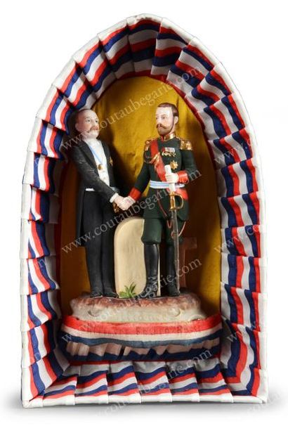 null Alliance Franco-Russe. Souvenir commémoratif représentant deux figurines en...