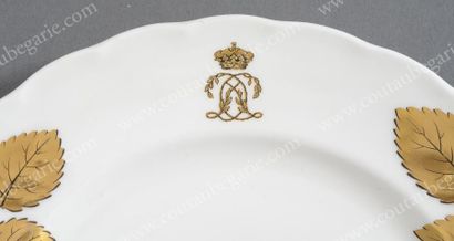 null Partie d'un service de table en porcelaine blanche du Prince Demidoff. Composé...