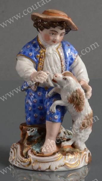 null Figurine en porcelaine polychrome, représentant un jeune berger le genou droit...
