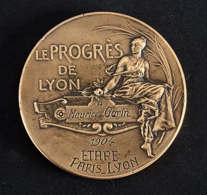 null Exceptionnelle médaille attribuée par le Progrès de Lyon à Maurice Garin (vainqueur...