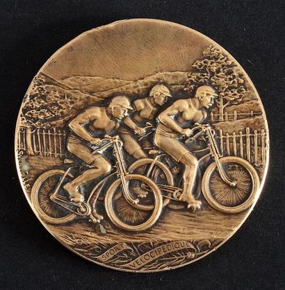 null Exceptionnelle médaille attribuée par le Progrès de Lyon à Maurice Garin (vainqueur...