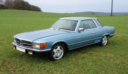 null Mercedes-Benz 450 SLC coupé de couleur bleu-gris métallisé. Intérieur cuir noir....