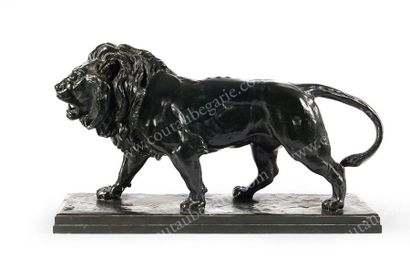 BARYE Lion marchant. Bronze à patine verte, fonte ancienne de F. Bardedienne Fondeur....