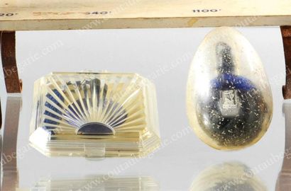 Bourjois «Soir de Paris» - (Années 1950) 2 flacons de sac, modèle «disque», en verre...