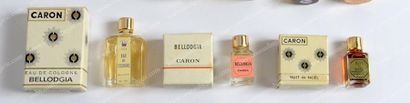 Caron «Bellodgia» «Nuit de Noël» - (Années 1960) lot de 3 diminutifs parfums complets...