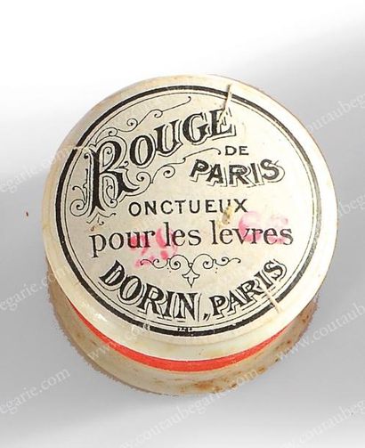 Dorin «Rouge de Paris» - (Années 1880 -1910) Rare pôt en biscuit émaillé blanc de...