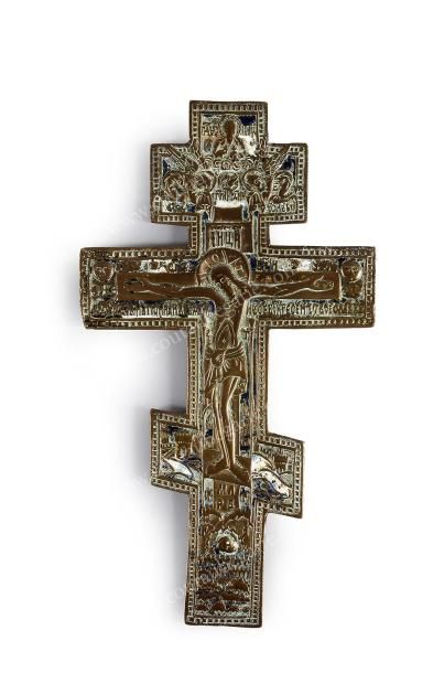 null Croix orthodoxe en bronze émaillé. Ornée sur la face principale du Christ crucifié,...