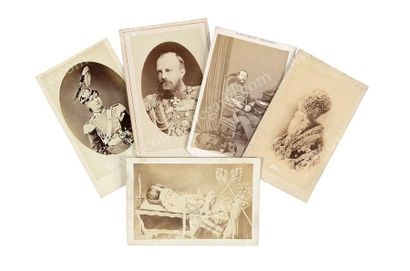 null ALEXANDRE II, empereur de Russie (1818-1881). Ensemble de trois portraits photographiques...