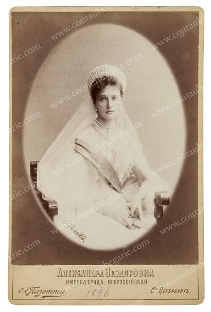 null ALEXANDRA FEODOROVNA, impératrice de Russie (1872-1918). Portrait photographique...
