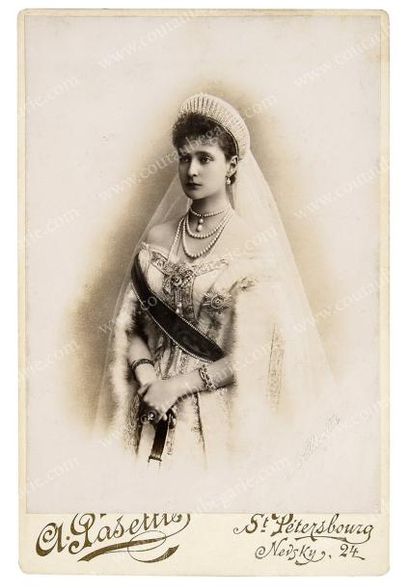 null ALEXANDRA FEODOROVNA, impératrice de Russie (1872-1918). Portrait photographique...