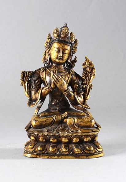 Boddhisatva en bronze doré. (petit manque)...