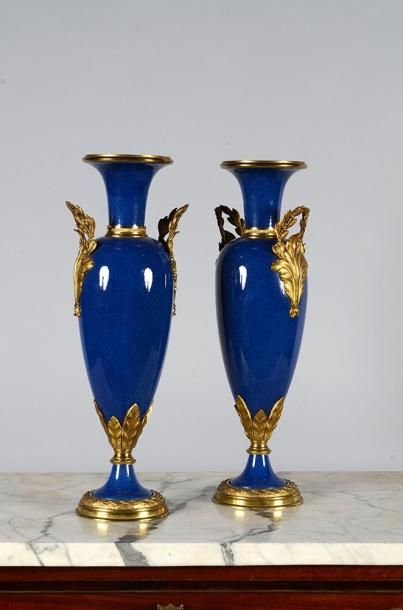  Paire de vase fuseau en porcelaine bleu poudré, monture en bronze ciselé et doré....