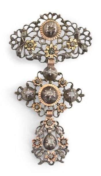 null Pendentif croix Papillon tripartite en argent et argent doré, ajouré, agrémenté...