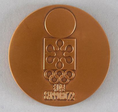 null 1972. Sapporo. Médaille officielle de participant. En bronze. Diamètre 60 mm....