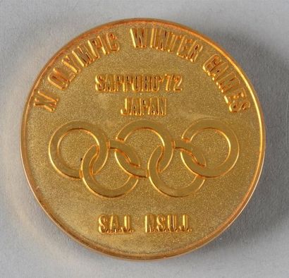 null 1972. Sapporo. Médaille commémorative par Taro Okamoto. En zinc plaqué or. Diamètre...