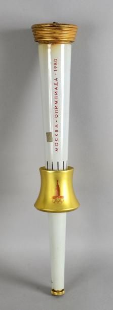 null 1980. Moscou. Torche des XXIIème Jeux Olympiques d'été. Design par Boris Tutschin....
